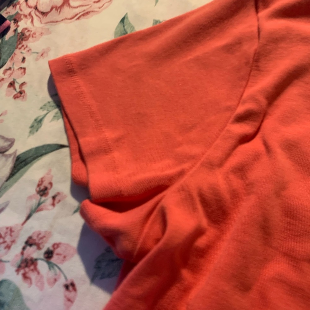 DKNY Coral Short Sleeve Tee Size Medium - Picture 4 of 5